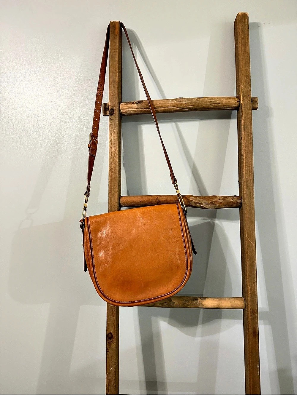 Fossil Rumi Leather Crossbody Saddle Bag in Cognac Brown – Includes Original Key
